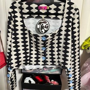 NWT- Tyler McGillivary Noni Crop Top- 3XL